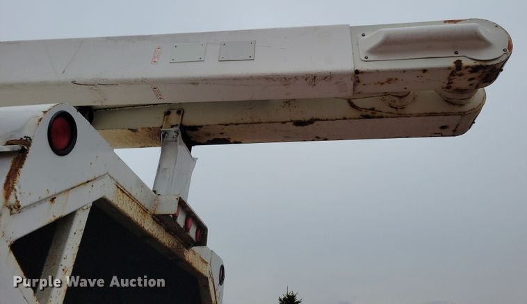 image for item NV9761 2001 International 4900 forestry bucket truck