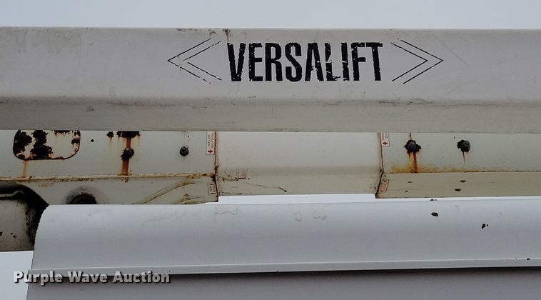 image for item NV9761 2001 International 4900 forestry bucket truck