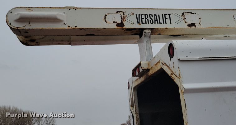 image for item NV9761 2001 International 4900 forestry bucket truck