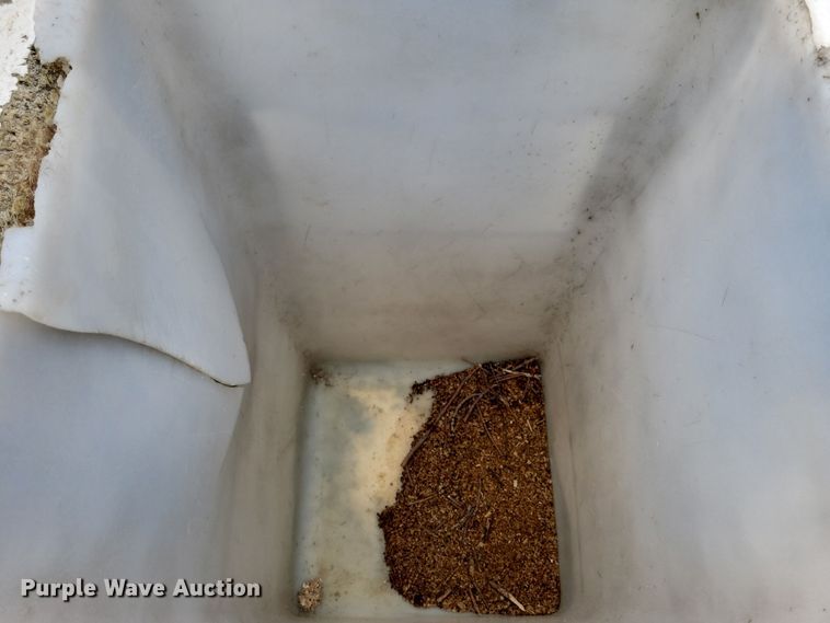 image for item NV9761 2001 International 4900 forestry bucket truck