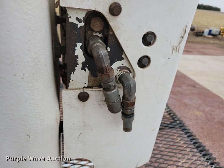 image for item NV9761 2001 International 4900 forestry bucket truck