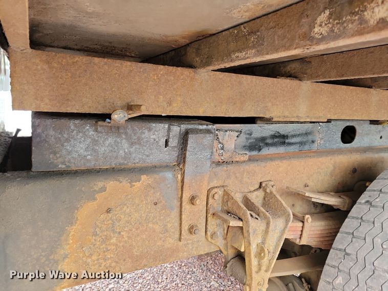 image for item NV9761 2001 International 4900 forestry bucket truck