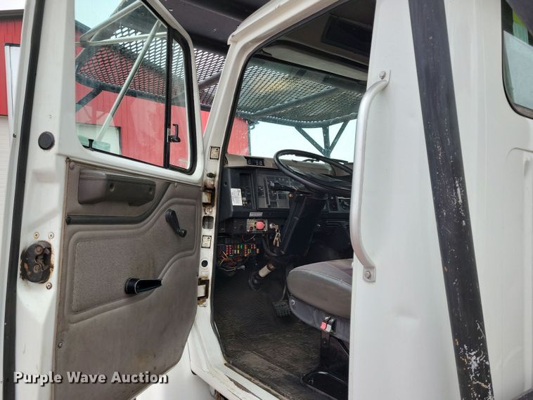 image for item NV9761 2001 International 4900 forestry bucket truck