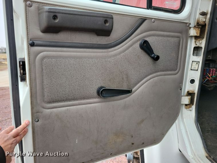 image for item NV9761 2001 International 4900 forestry bucket truck