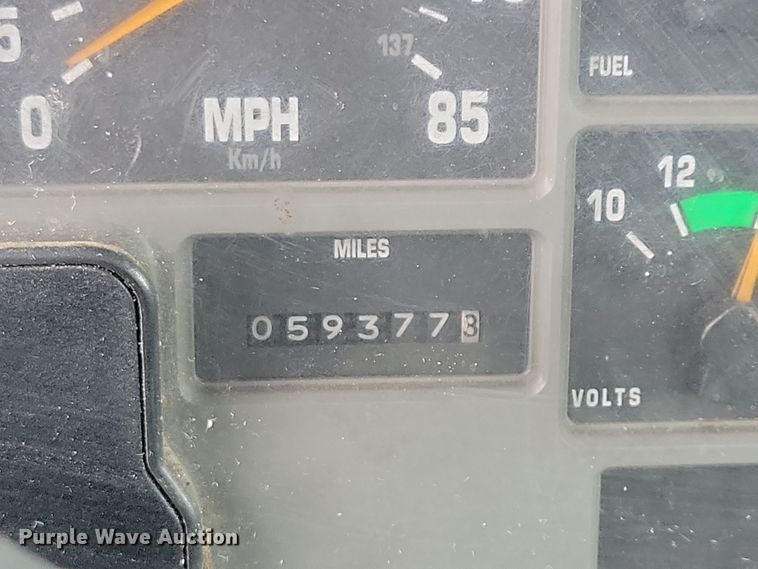 image for item NV9761 2001 International 4900 forestry bucket truck