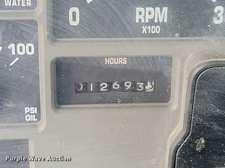 image for item NV9761 2001 International 4900 forestry bucket truck