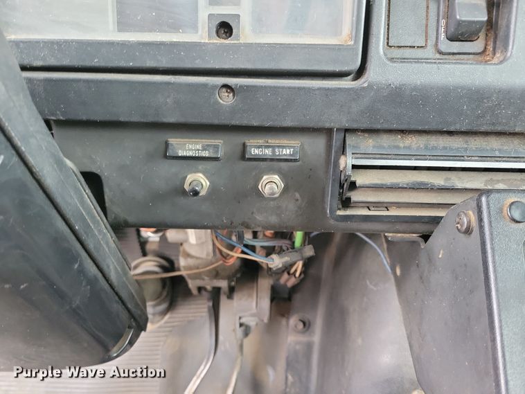 image for item NV9761 2001 International 4900 forestry bucket truck