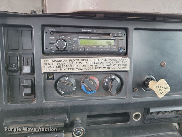 image for item NV9761 2001 International 4900 forestry bucket truck