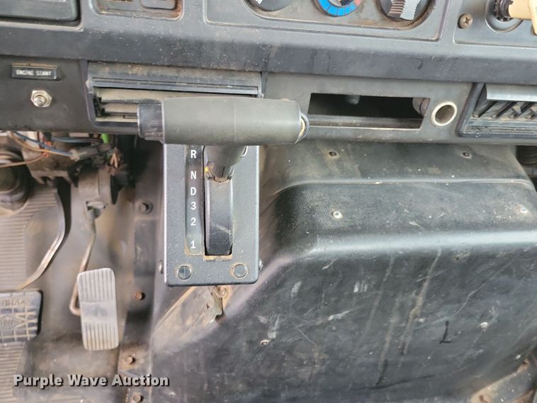 image for item NV9761 2001 International 4900 forestry bucket truck