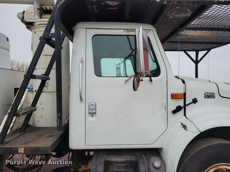 image for item NV9761 2001 International 4900 forestry bucket truck