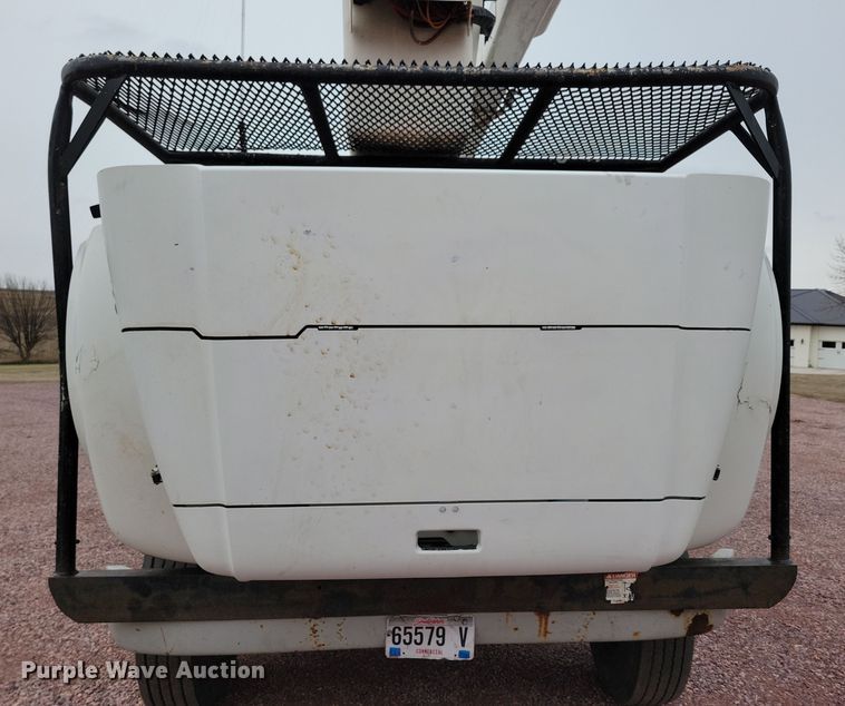 image for item NV9761 2001 International 4900 forestry bucket truck