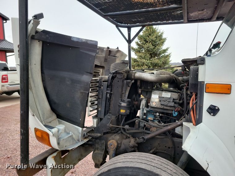 image for item NV9761 2001 International 4900 forestry bucket truck