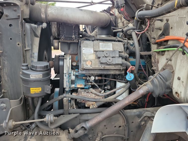 image for item NV9761 2001 International 4900 forestry bucket truck