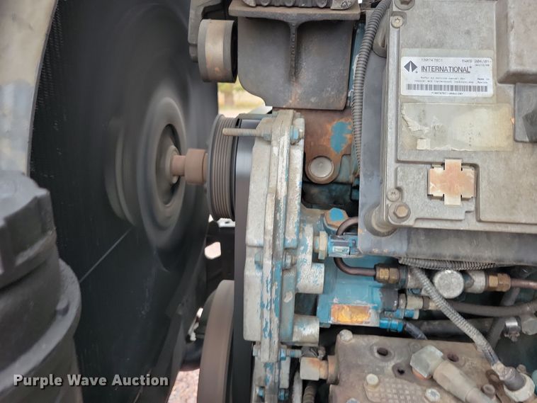 image for item NV9761 2001 International 4900 forestry bucket truck