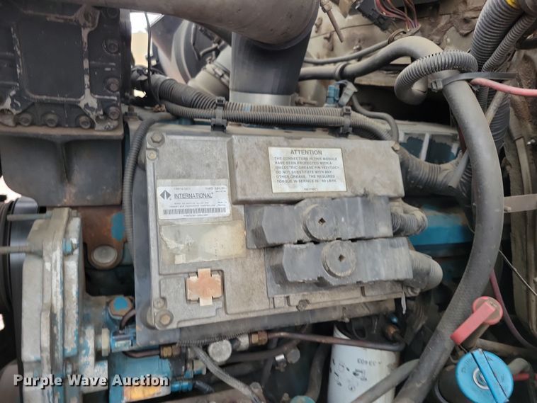 image for item NV9761 2001 International 4900 forestry bucket truck