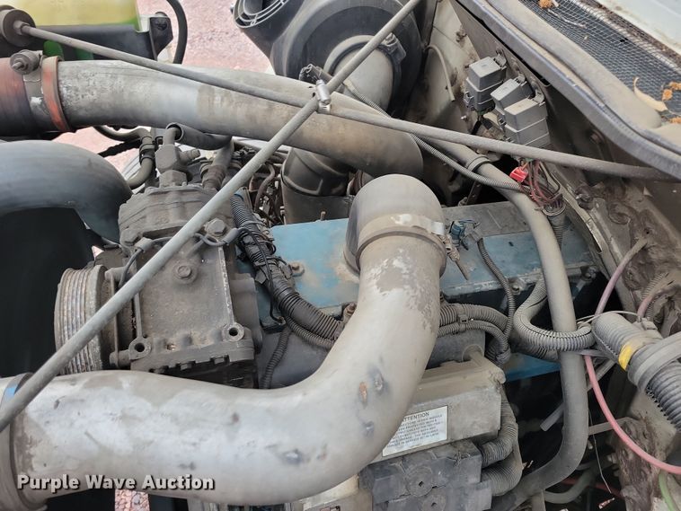 image for item NV9761 2001 International 4900 forestry bucket truck