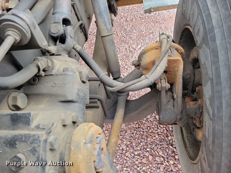 image for item NV9761 2001 International 4900 forestry bucket truck