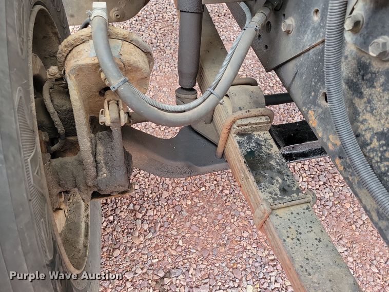 image for item NV9761 2001 International 4900 forestry bucket truck