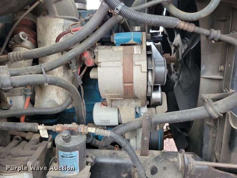 image for item NV9761 2001 International 4900 forestry bucket truck