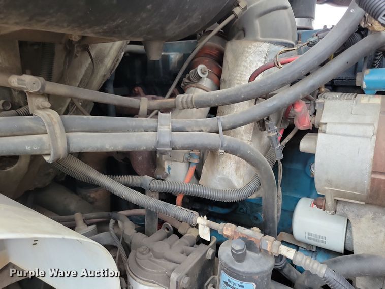 image for item NV9761 2001 International 4900 forestry bucket truck