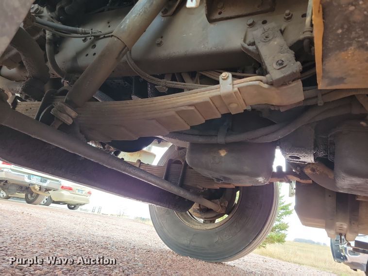 image for item NV9761 2001 International 4900 forestry bucket truck