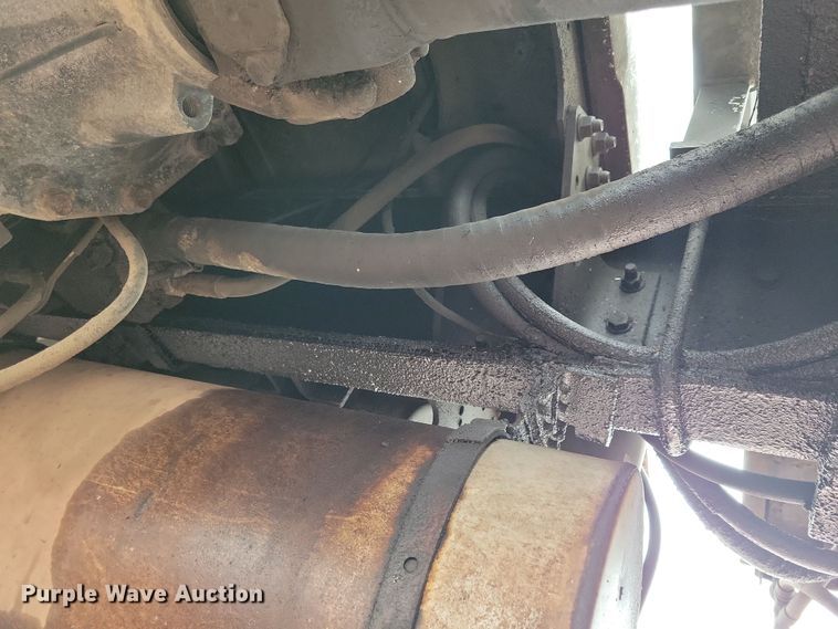 image for item NV9761 2001 International 4900 forestry bucket truck