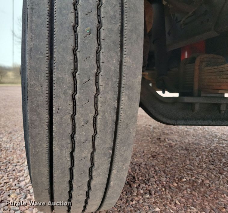 image for item NV9761 2001 International 4900 forestry bucket truck