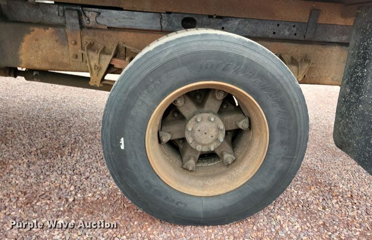 image for item NV9761 2001 International 4900 forestry bucket truck