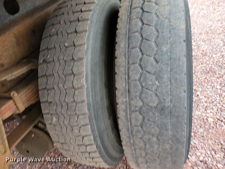 image for item NV9761 2001 International 4900 forestry bucket truck