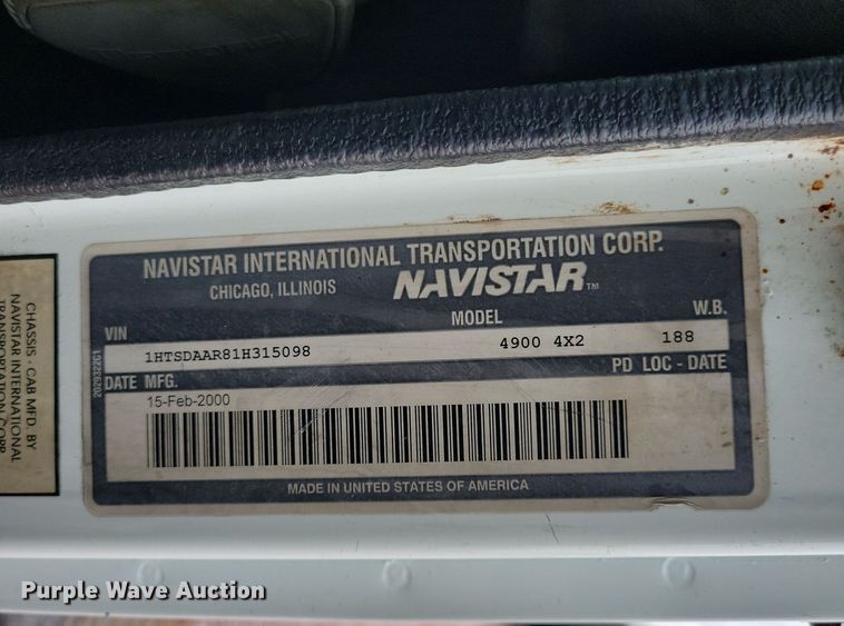 image for item NV9761 2001 International 4900 forestry bucket truck