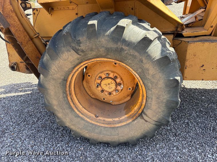 image for item OB9461 1986 Case 580 Super E backhoe