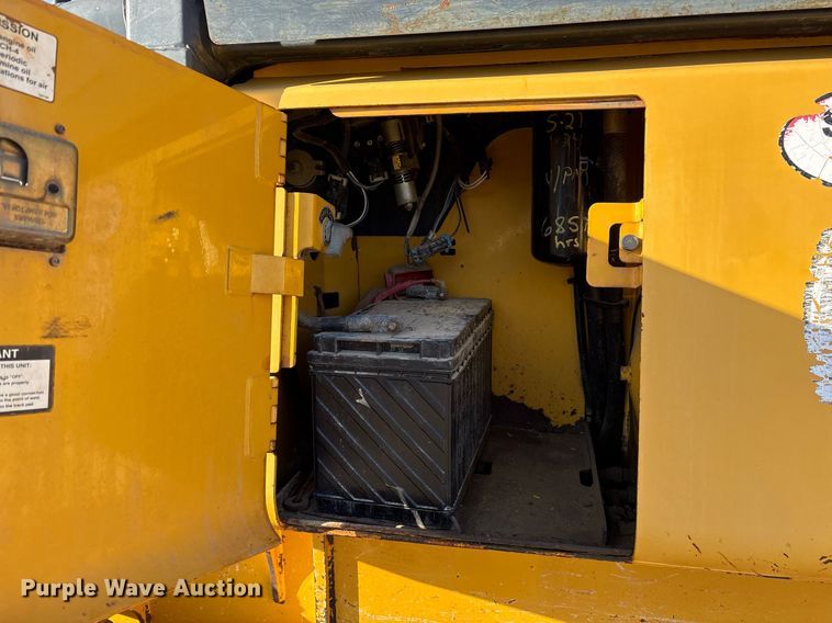 image for item OB9480 2006 John Deere 650J LGP dozer