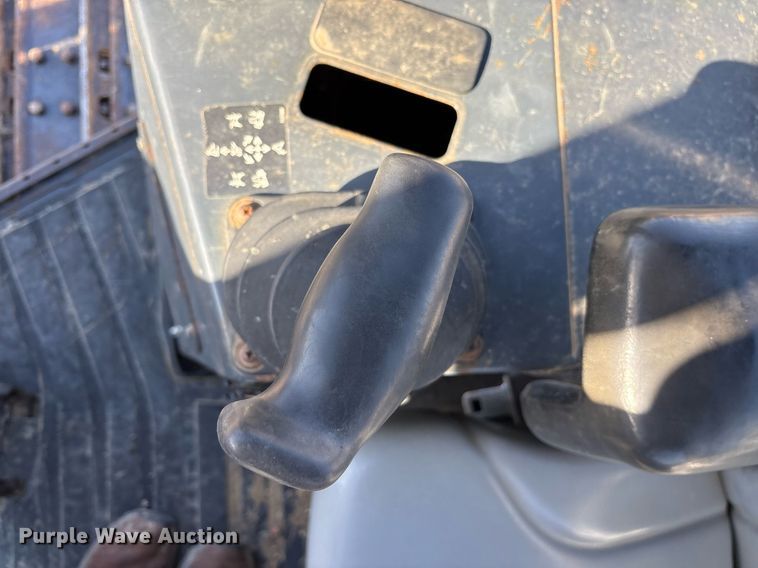 image for item OB9480 2006 John Deere 650J LGP dozer