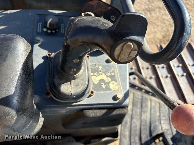 image for item OB9480 2006 John Deere 650J LGP dozer