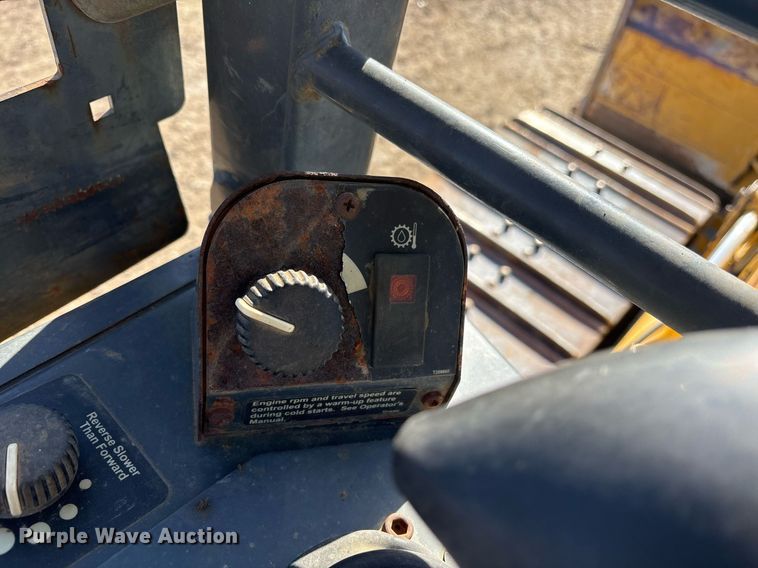 image for item OB9480 2006 John Deere 650J LGP dozer