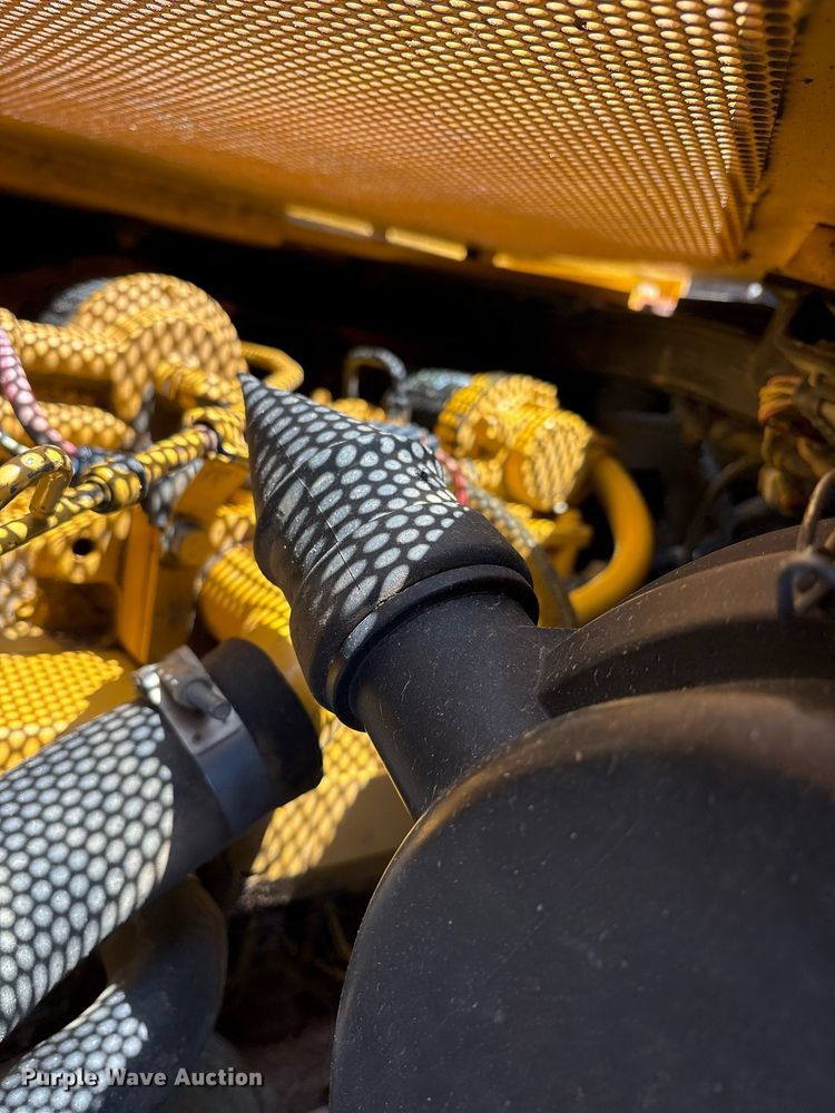 image for item OB9480 2006 John Deere 650J LGP dozer