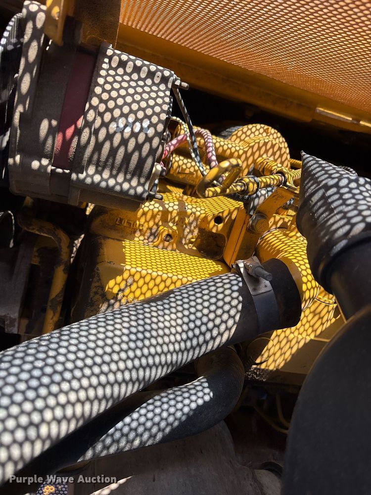 image for item OB9480 2006 John Deere 650J LGP dozer