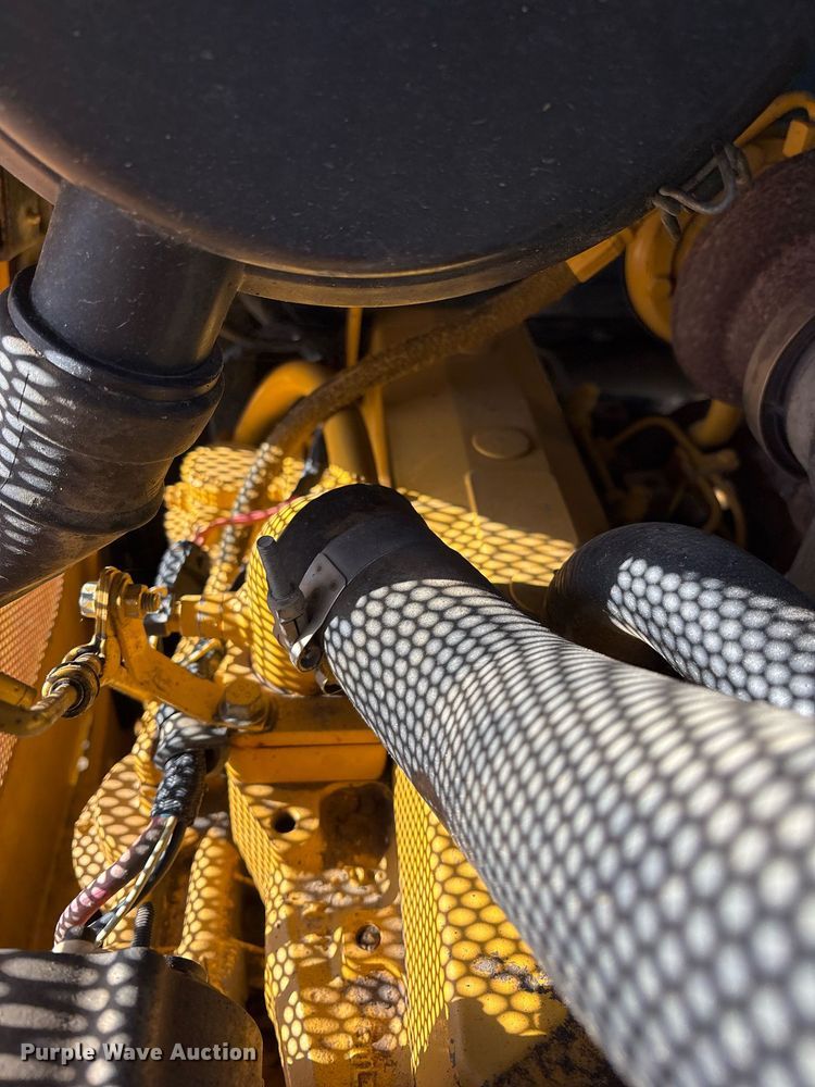 image for item OB9480 2006 John Deere 650J LGP dozer