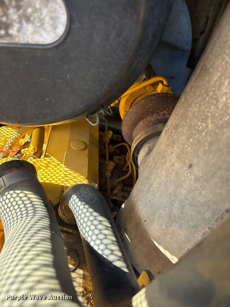 image for item OB9480 2006 John Deere 650J LGP dozer