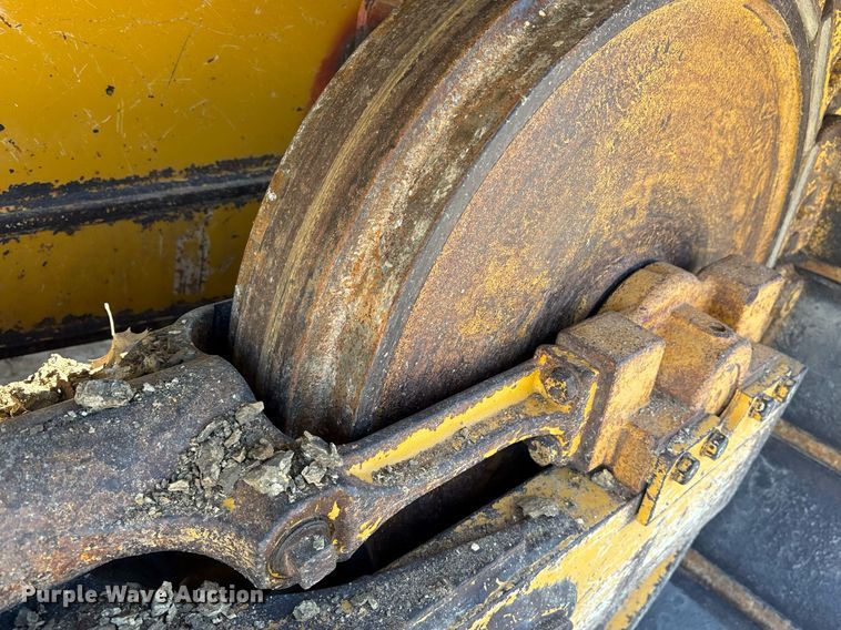 image for item OB9480 2006 John Deere 650J LGP dozer