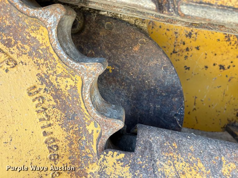 image for item OB9480 2006 John Deere 650J LGP dozer