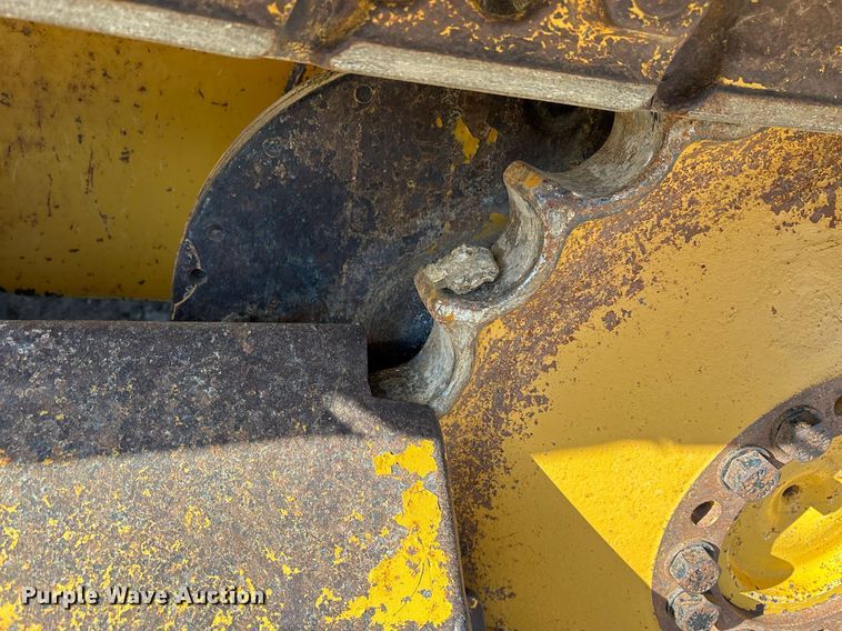 image for item OB9480 2006 John Deere 650J LGP dozer