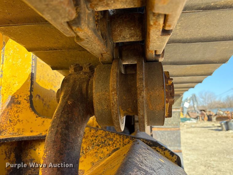 image for item OB9480 2006 John Deere 650J LGP dozer