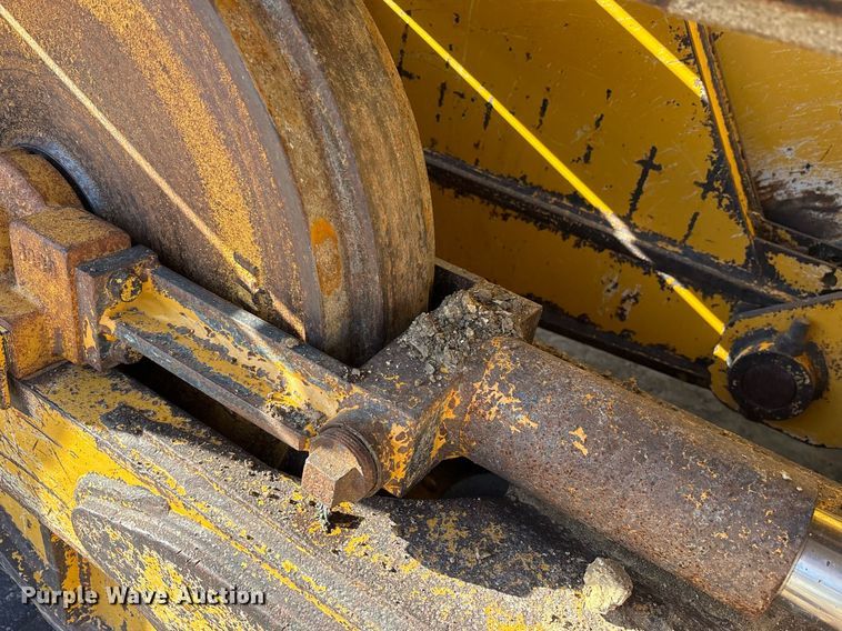 image for item OB9480 2006 John Deere 650J LGP dozer