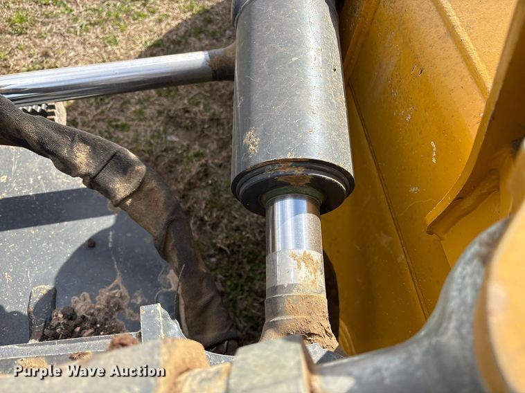 image for item OB9520 2019 John Deere 650K LGP dozer