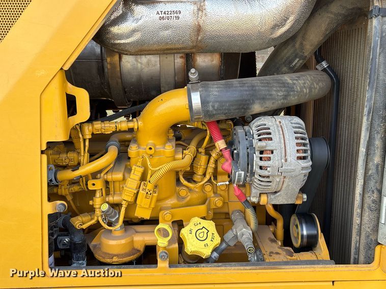 image for item OB9520 2019 John Deere 650K LGP dozer