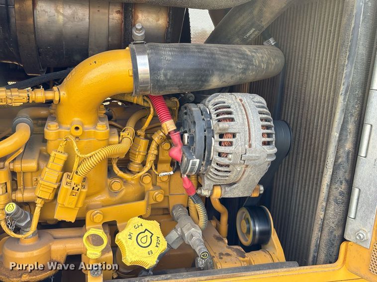 image for item OB9520 2019 John Deere 650K LGP dozer