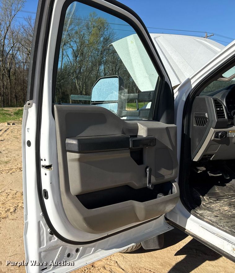 image for item OB9534 2017 Ford F550 bucket truck