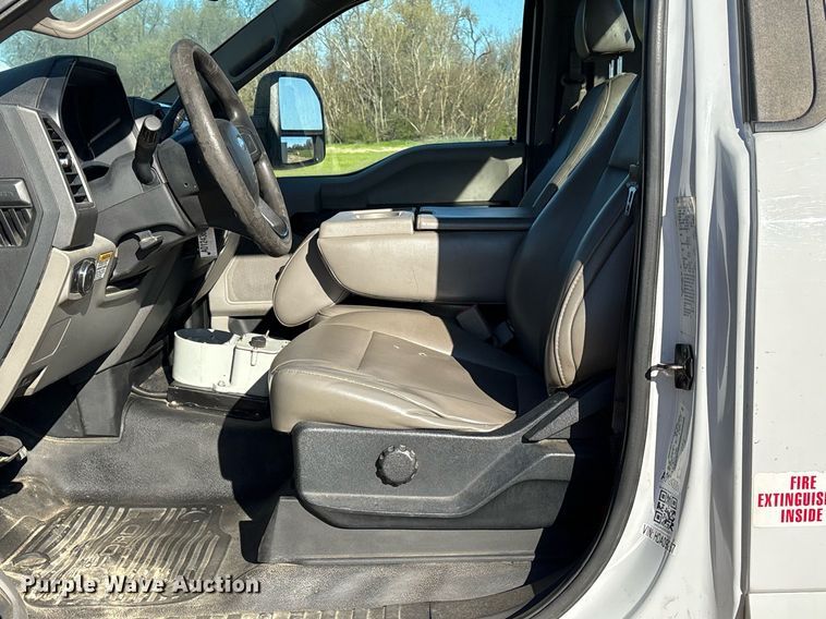 image for item OB9534 2017 Ford F550 bucket truck