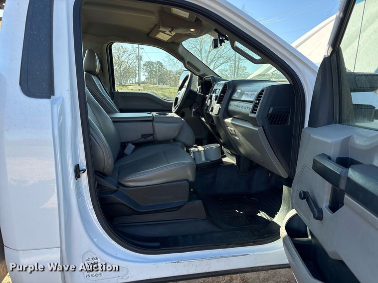 image for item OB9534 2017 Ford F550 bucket truck